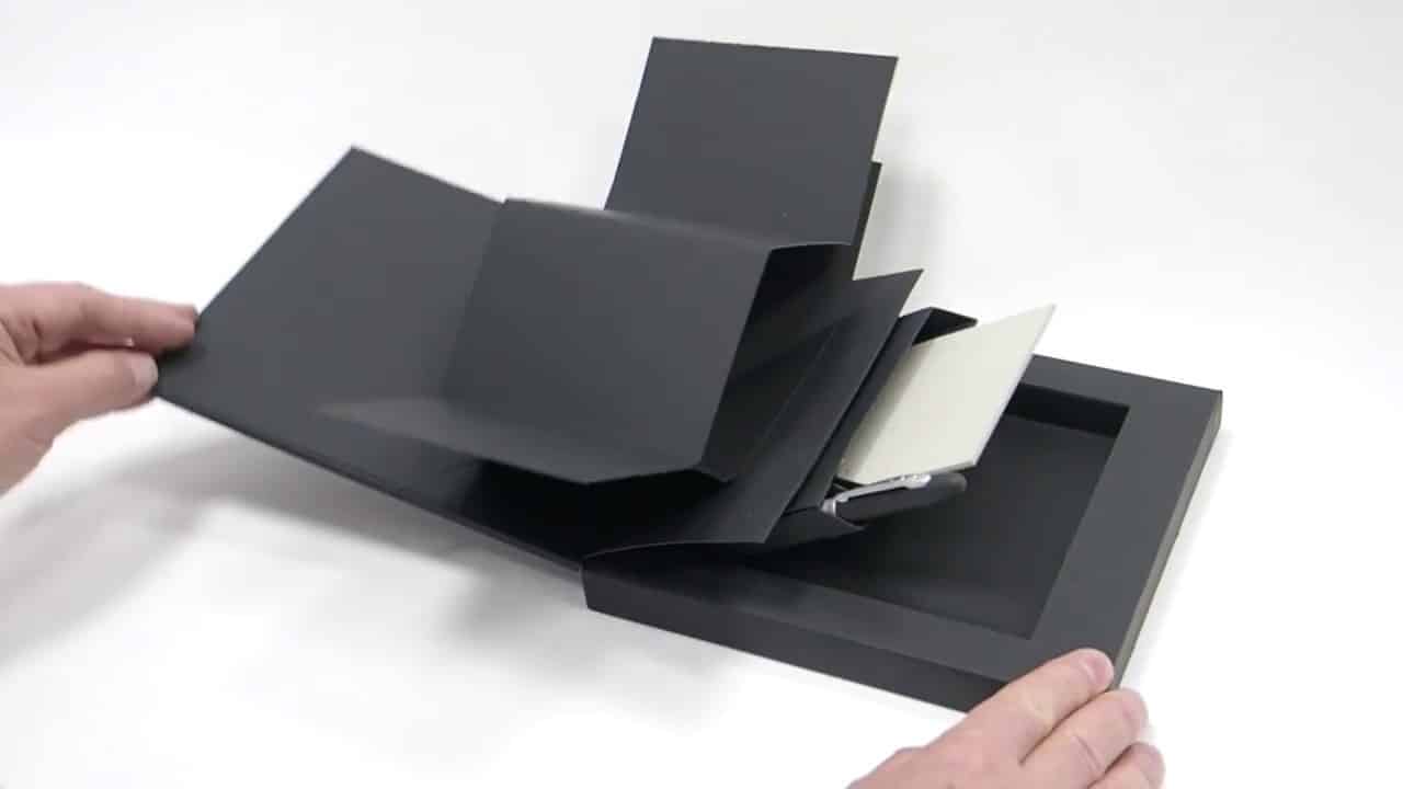 interaktive Printmedien, Interaktive Printwerbung, Interaktive Druckerzeugnisse, Kreative Printwerbung, Kreative Druckerzeugnisse, Kreative Flyer, 3D Flyer, Flyer mit Effekten, Interaktive Flyer, Effektkarten, Kreative Effektkarten, Kreative Karten, Popup Karten, Funktionskarten, Springwürfel, Hüpfwürfel, Spring Objekt aus Papier, Springquader aus papier, Direktmarketingtools aus papier, Marketingtools aus papier, Effektvolle Papierwerbung, Printwerbung mit Effekten, Vierseitige Lamellenkarte, Karten mit Lamellen, Lamellenkarte, Bildwechselkarte, Kreative Karten für direktmarketing, Kreative Karten aus papier, Kreatives direktmarketing, Endlosfaltkarte, InfinityCard, Infinity Karte, Schiebekarten mit stopperfunktion, Ausschubkarten, Ziehkarten, Karten mit Schuberfunktion, Karten mit ziehfunktion, Karten mit Schiebeeffekt, Schiebekarten, Zieheffekt in Karte, Teleskopkarte, Kreative Teleskopkarte, Doppelschieber, Kreativer Doppelschieber, Interaktiver Doppelschieber