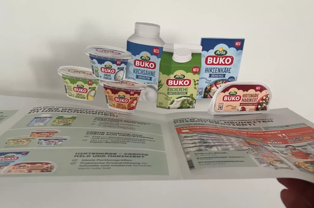 custom 2D pop-up folder with stand-up element for product display